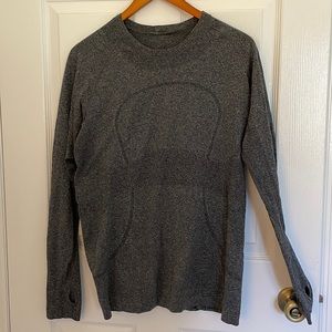 Lululemon longsleeved shirt. Size large. Thumbholes.